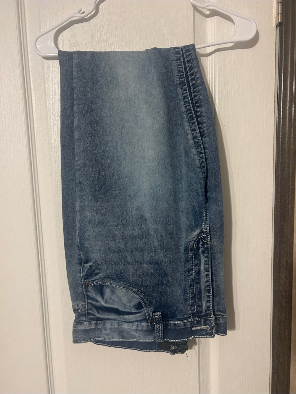 Classic Light Wash Blue Jeans 38/32